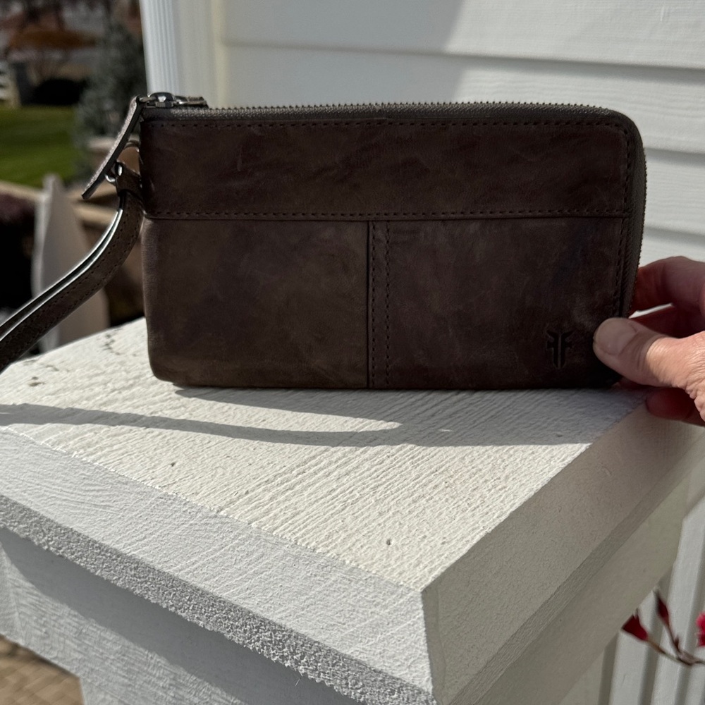 NWT Frye Brown Leather Wristlet Wallet